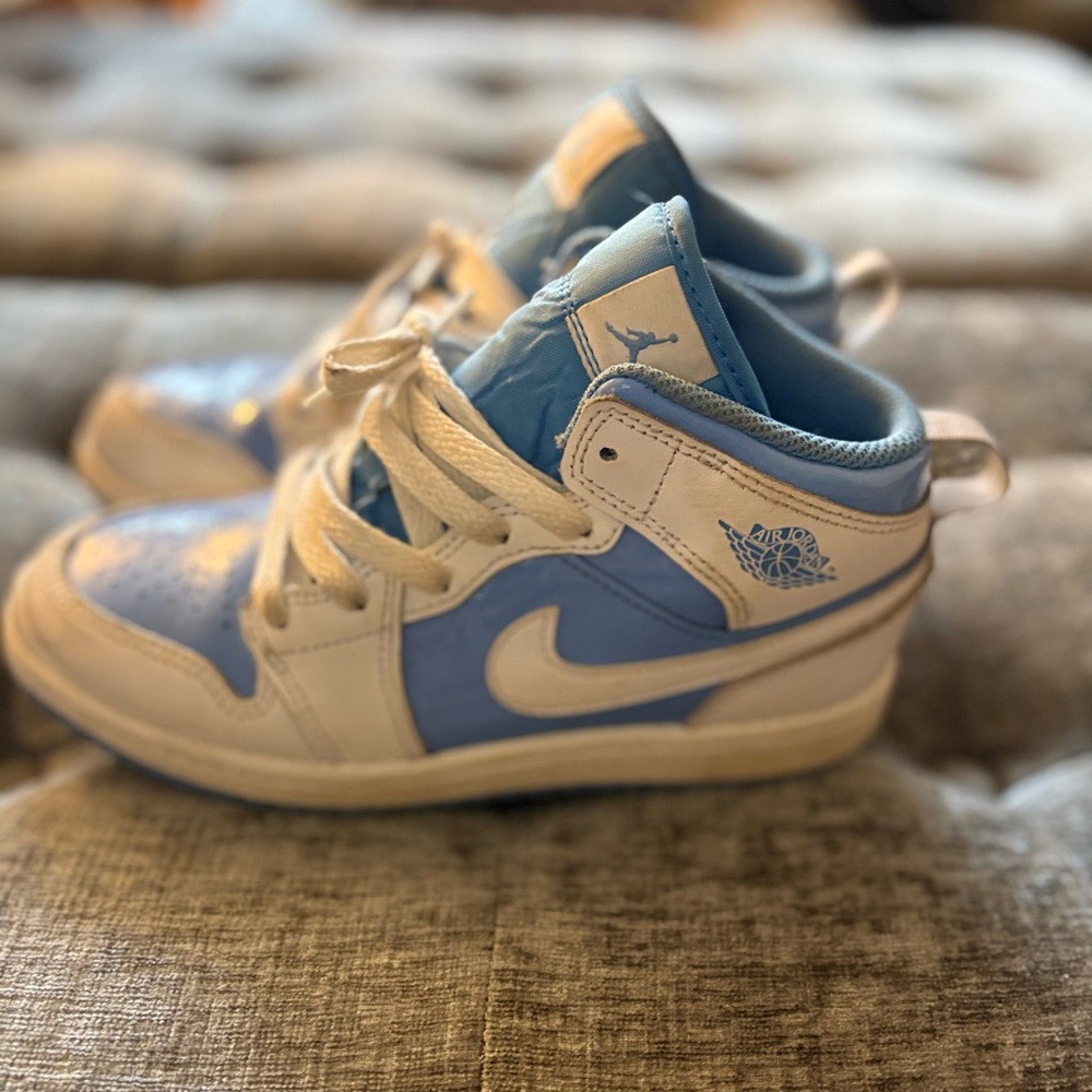 Kids' Air Jordan 1 Mid SE "Legend Blue” and White Sneakers